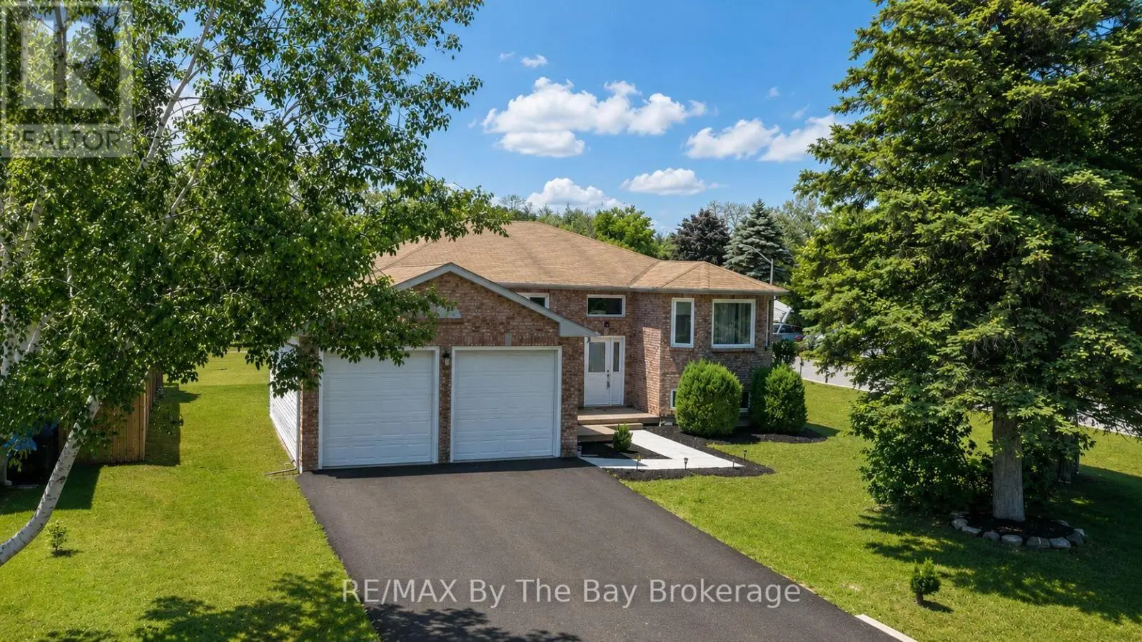 2 Birchmount Circle, Wasaga Beach
